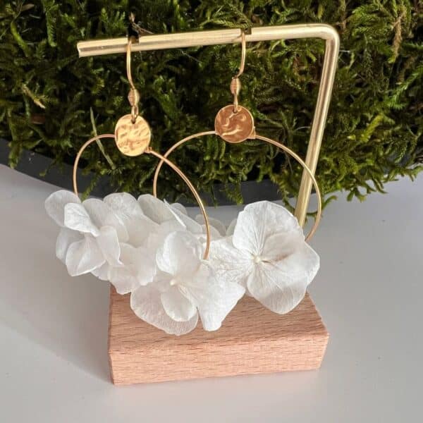 BO créoles avec de l'hortensia blanc