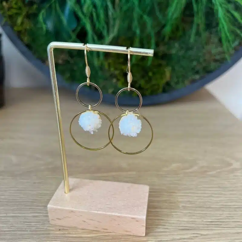 BO Lola avec double cercles dorés et une fleur immortelle stabilisée