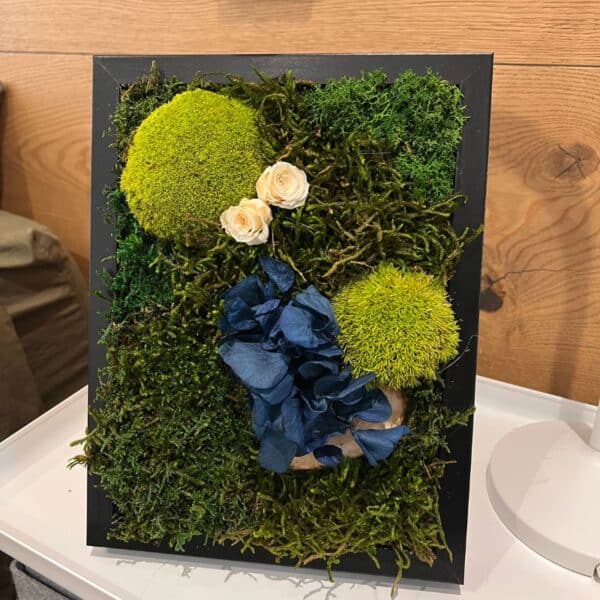 Tableau végétal stabilisé 18x24 cm avec de l'hortensia et des roses stabilisés